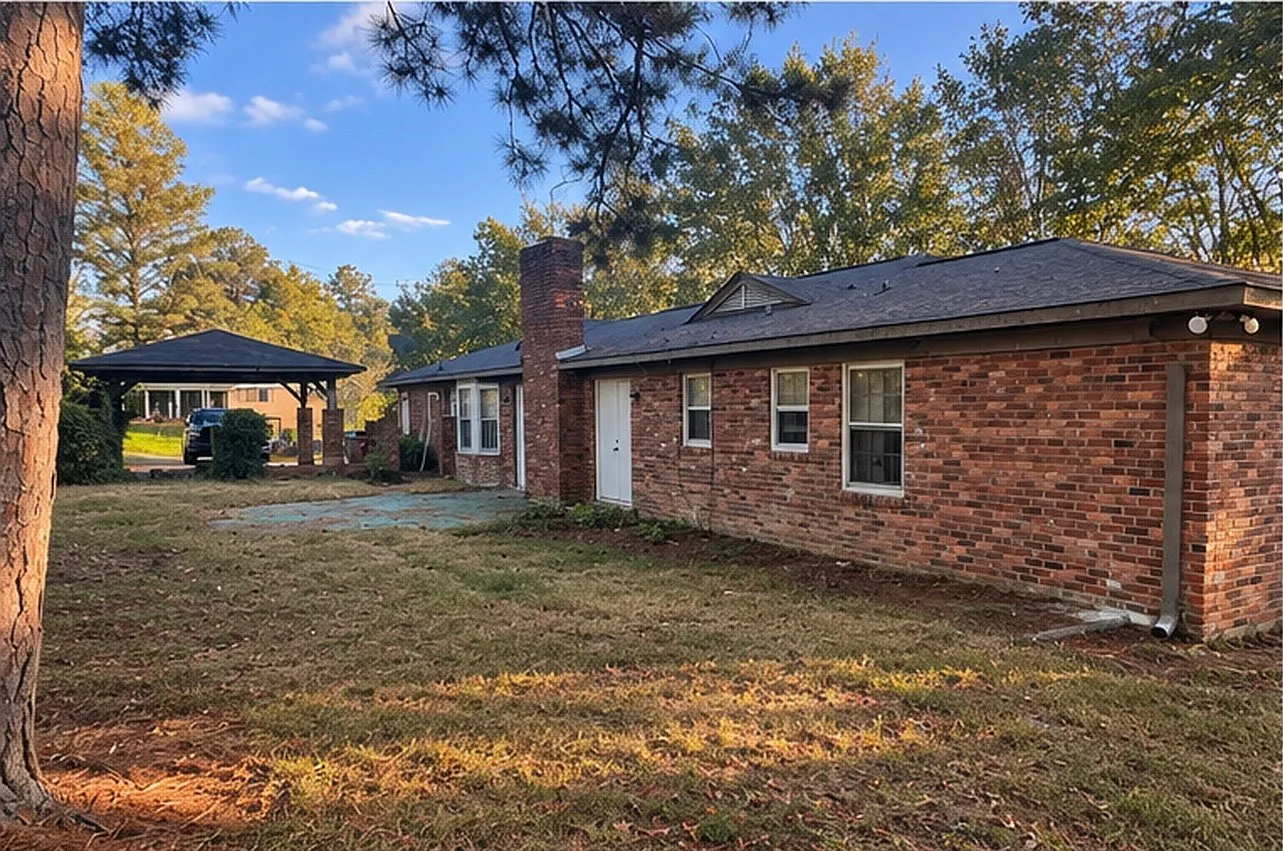 1427 Lake Valley Dr — Photo 2