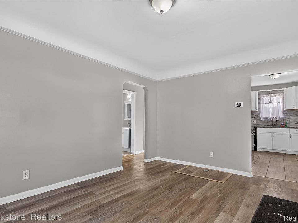 28080 Rosemont St, photo 5