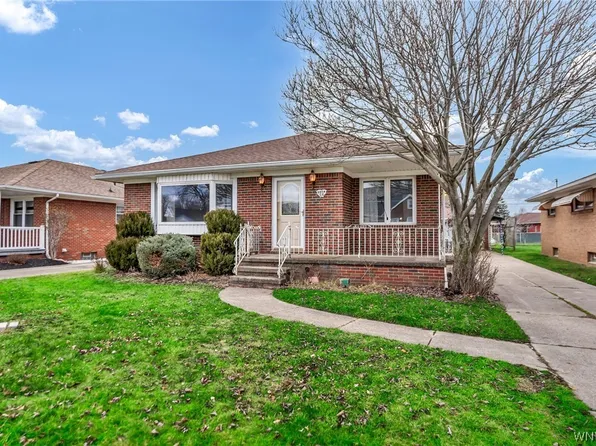 26 Saint Marys Dr, Lackawanna, NY 14218