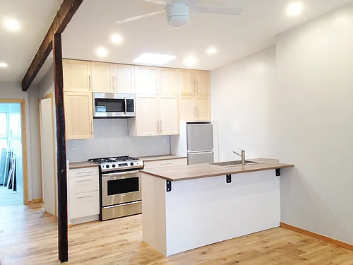 180 Hall St #3 Photo 1