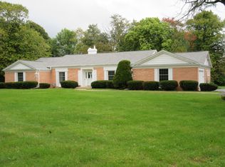 48 Country Club Ln, Oshkosh, WI 54902