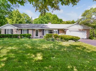 725 Thomas Ct, Libertyville, IL 60048