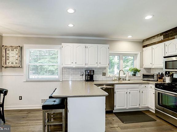 5th image of 4708 Playfield St