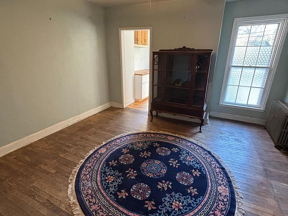 2nd image of 1405 N Dukeland St