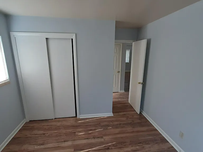 400 N Clark Blvd #1 — Photo 7