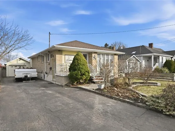 155 Ridge St, Hamilton, ON L9A 2X4