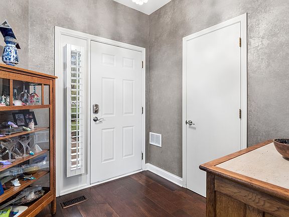 5th image of 1211 Rhodes Ln