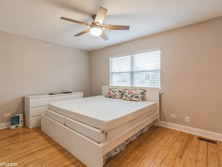 2043 University Dr — Photo 7