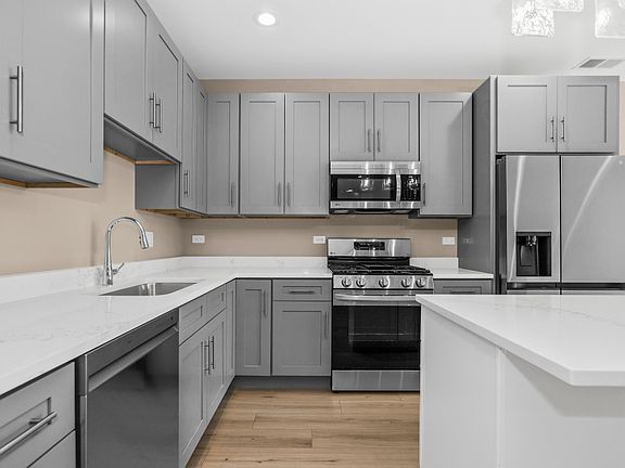 5th image of 3330 Dempster St #201