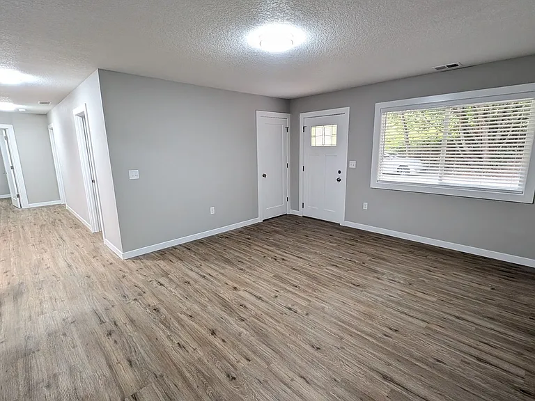 1660 SE Oak Grove Blvd — Photo 4