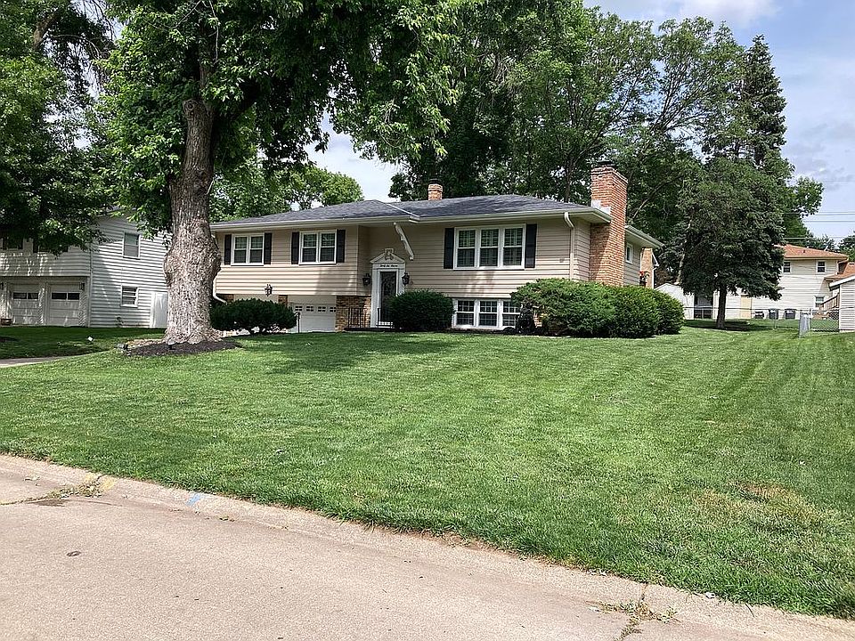1st image of 3611 S 107th St
