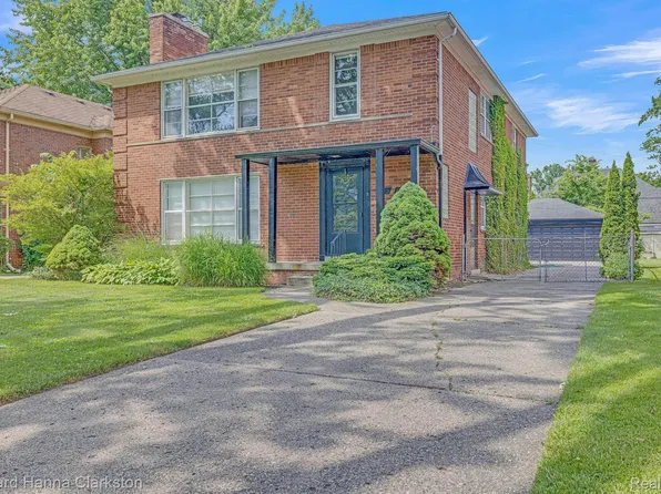 813 Harcourt Rd, Grosse Pointe, MI 48230
