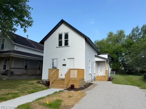404 5th St NW, New Philadelphia, OH 44663