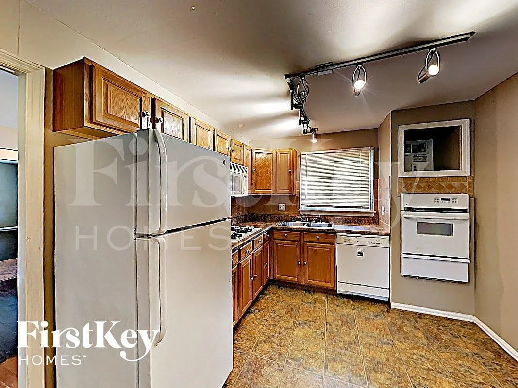4 bed, 2.0 bath, 1668 sqft, $1,735 — Photo 3