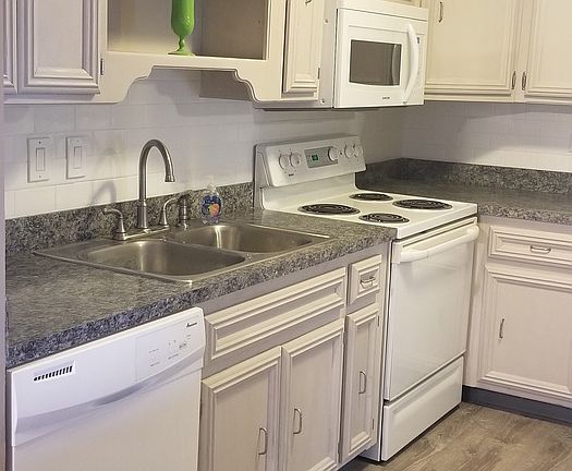 3rd image of 15820 Terrace Dr #Ro1