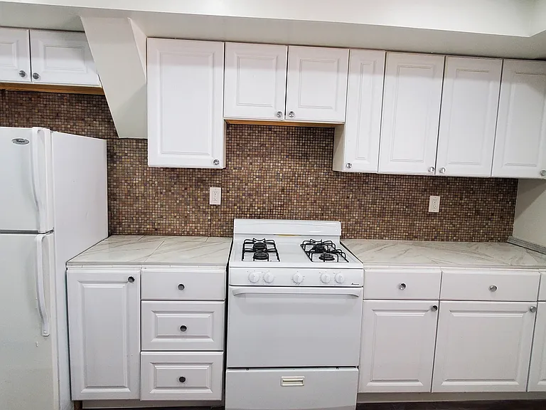 953 S Washington St — Photo 3