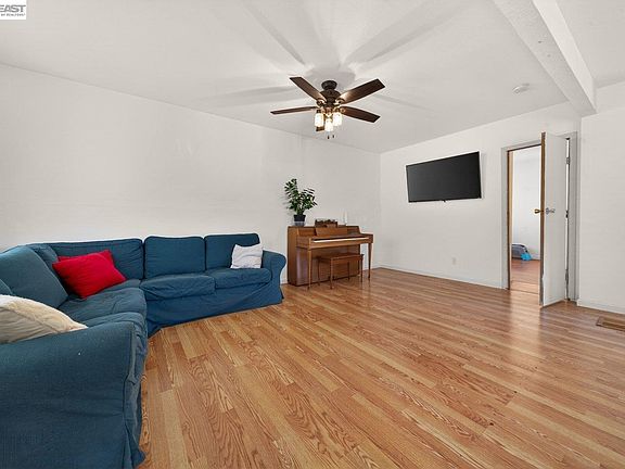 4th image of 229 Lake Ave