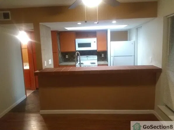781 Country Place Dr APT 2074, Houston, TX 77079