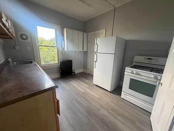 2nd image of 342-6 W Grand Ave #2L