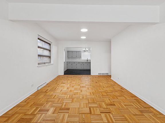 4th image of 10454 S Claremont Ave #1