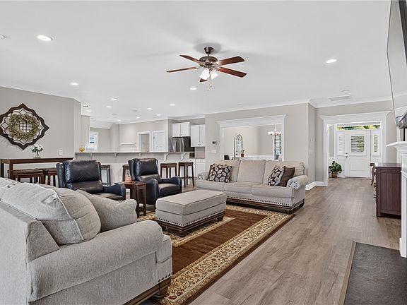 3rd image of 117 Spyglass Ln