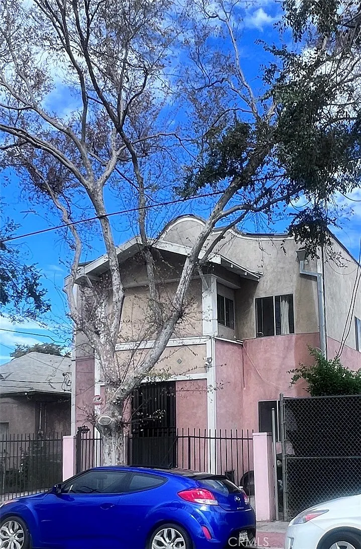 2 bed, 880 sqft, $2,200 — Photo 1