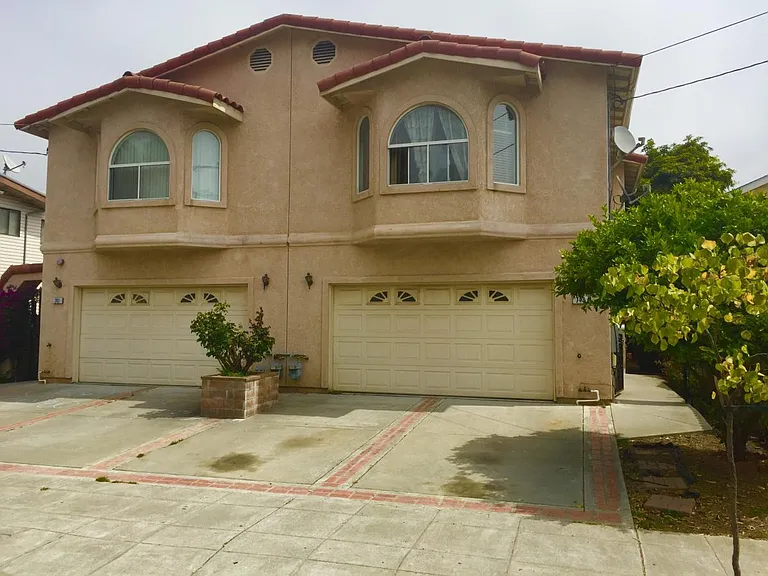 743 Adams St — Photo 2