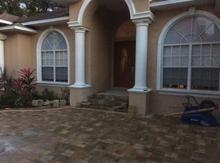 2220 Valrico Forest Dr, Valrico, FL 33594
