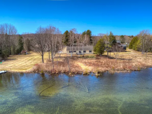 533 S Lake Shore Dr, Lake Leelanau, MI 49653