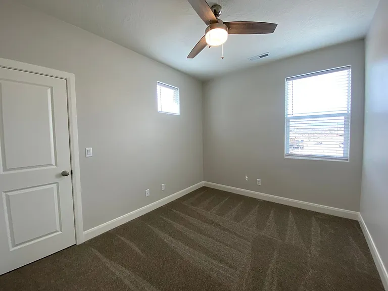 4381 S 1200 W — Photo 24