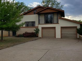 811 N Houston St, Shamrock, TX 79079