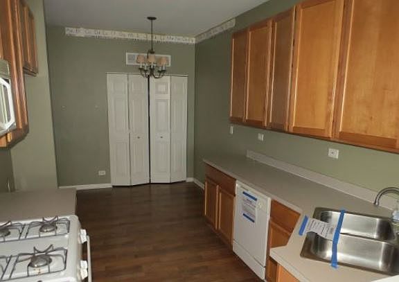 4th image of 2570 Hillsboro Blvd
