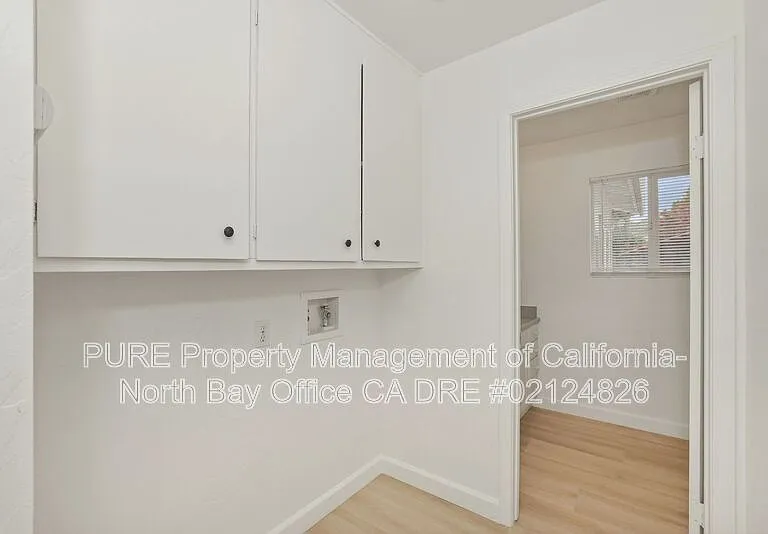 1040 S Cloverdale Blvd — Photo 11