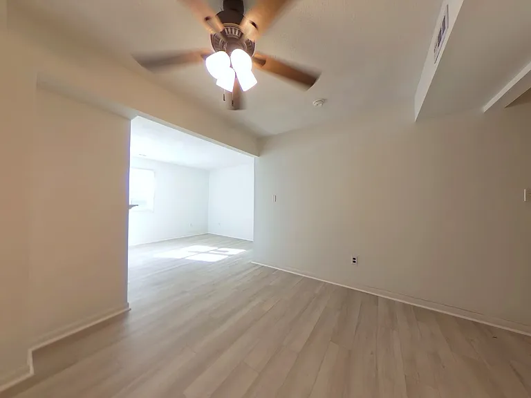 1113 Old Denbigh Blvd — Photo 3