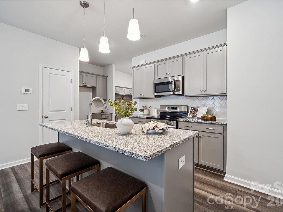 1st image of 3021 Kingsfield Rd #50