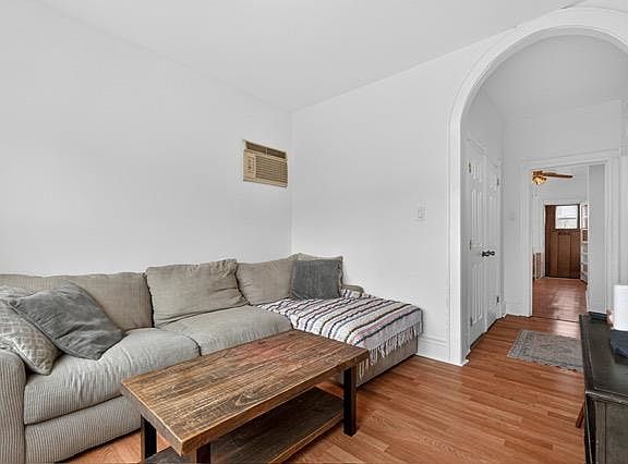 5th image of 388 Cator Ave