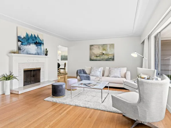 1211 Chartwell Dr, West Vancouver, BC V7S 2R1