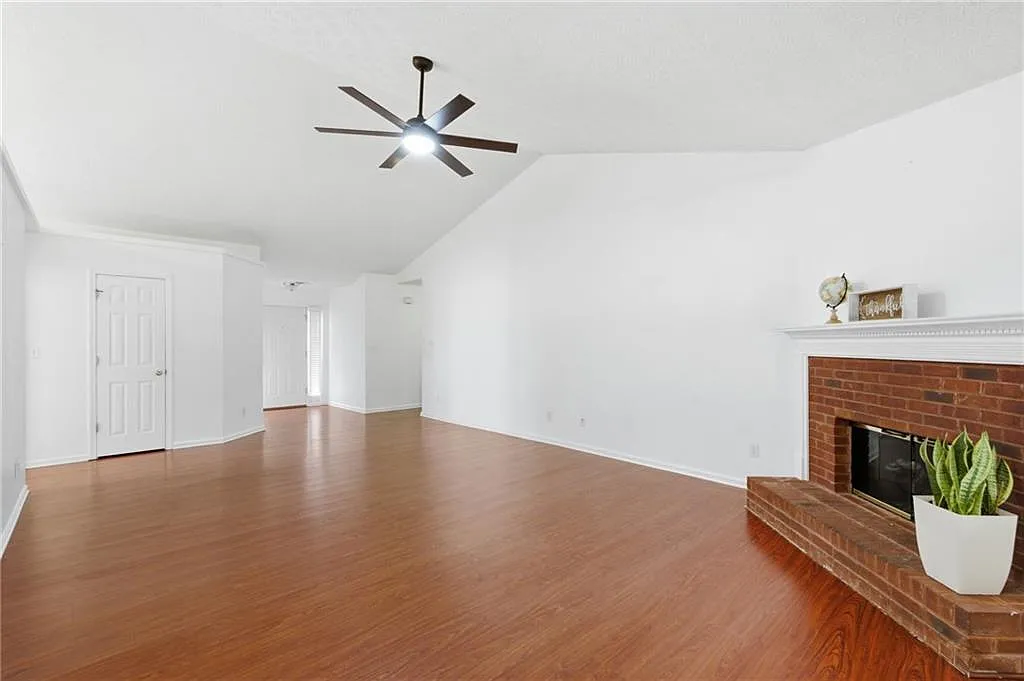 3 bed, 2.0 bath, 1778 sqft, $2,250 — Photo 4