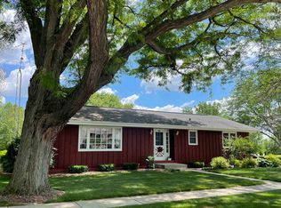 215 Garfield Ave, Reeseville, WI 53579
