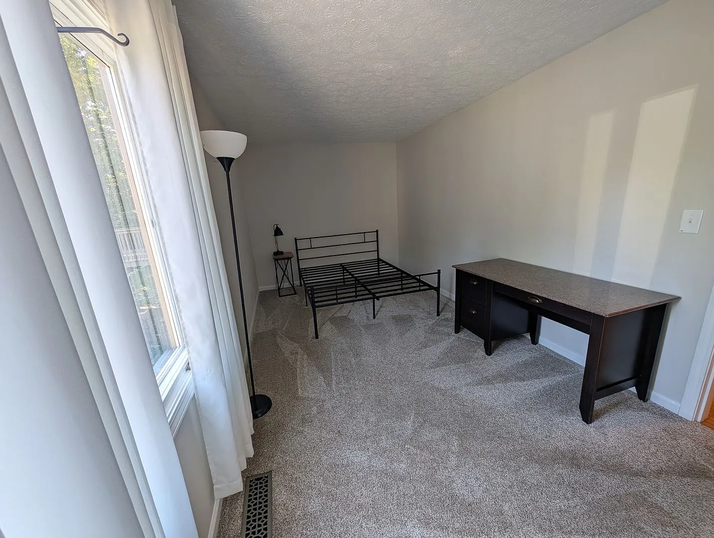 Wooded Retreat at Eagle Pointe 1BR Condo with Screened Porch — Photo 4