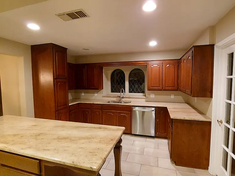 603 Spring Creek St — Photo 4