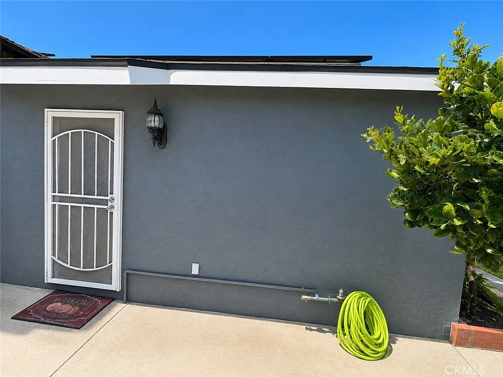 Studio, 400 sqft, $1,500 — Photo 2