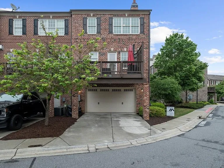 410 Rose Garden Ln — Photo 48