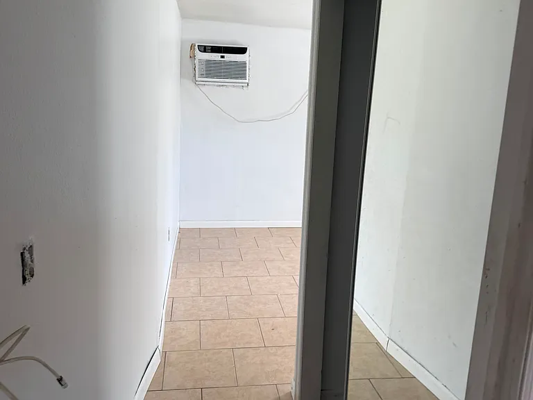 7619 W Osborne Ave — Photo 4