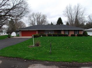 115 E Lacon Dr, Forrest, IL 61741