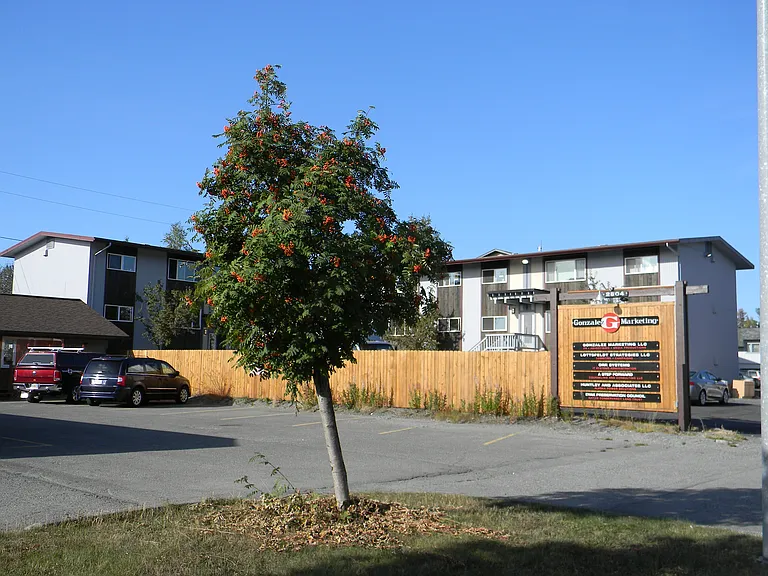 2810 W Northern Lights Blvd — Photo 11