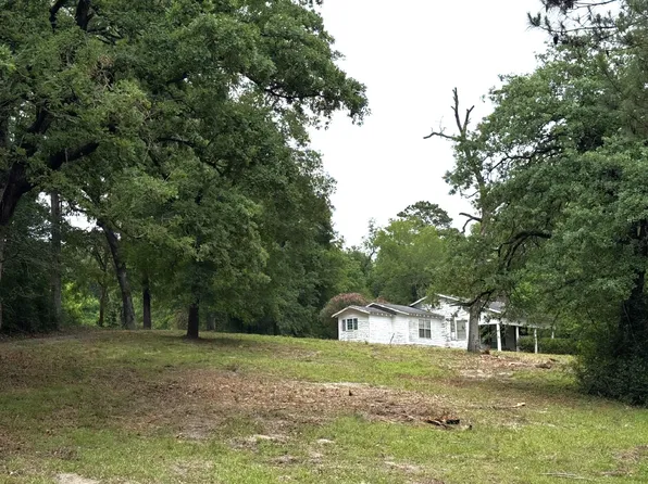 704 E Elder St, Colmesneil, TX 75938