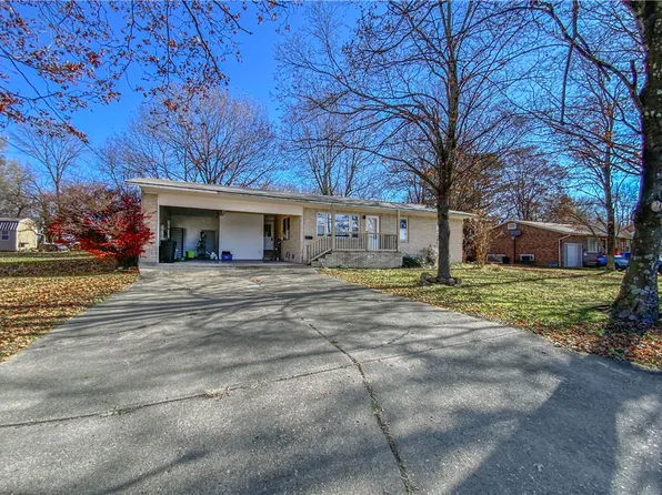 213 E Tabor St, Berryville, AR 72616