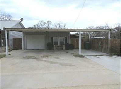 3rd image of 213 Yoakum St