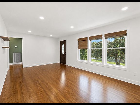 4th image of 3407 Land St